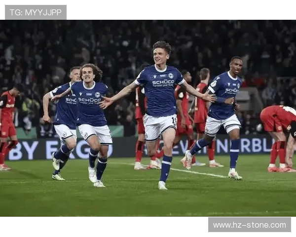 菲尔特与基尔激战正酣比分悬念迭起球迷期待精彩瞬间