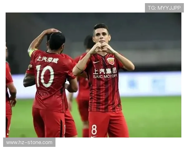 重庆与上港激战正酣比分悬念迭起球迷热情高涨 重庆与上港激战正酣比分悬念迭起球迷热情高涨